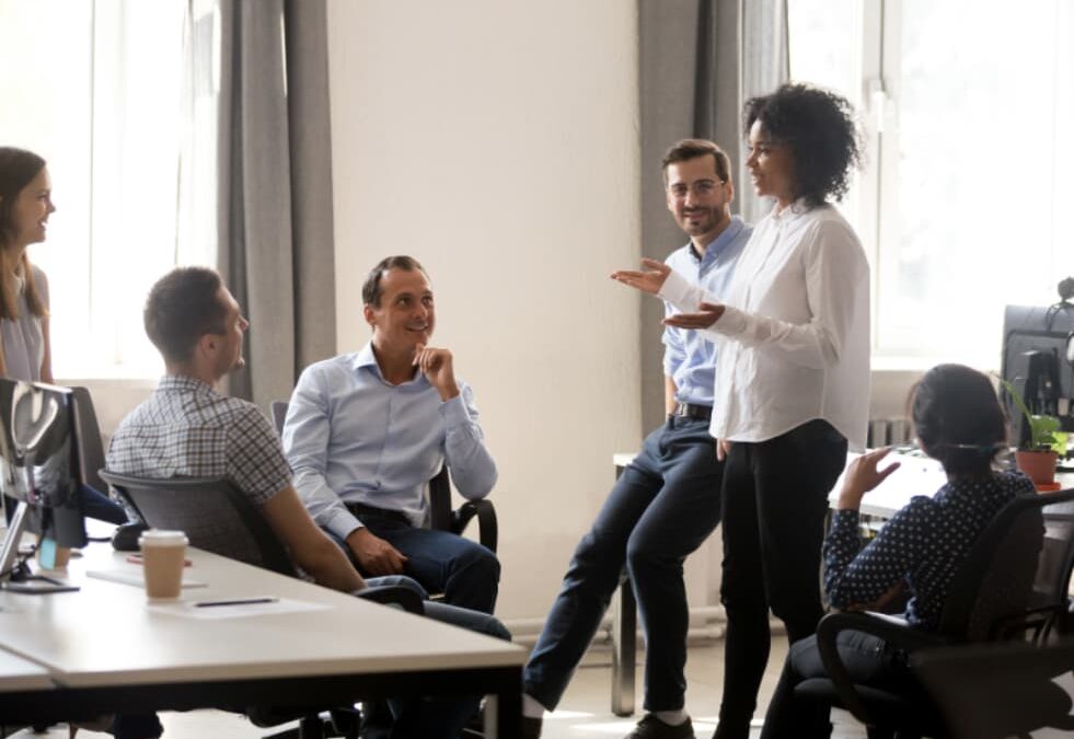 Fractional CMO leading a B2B team meeting, illustrating strategic leadership, communication, and alignment between marketing and executive teams.